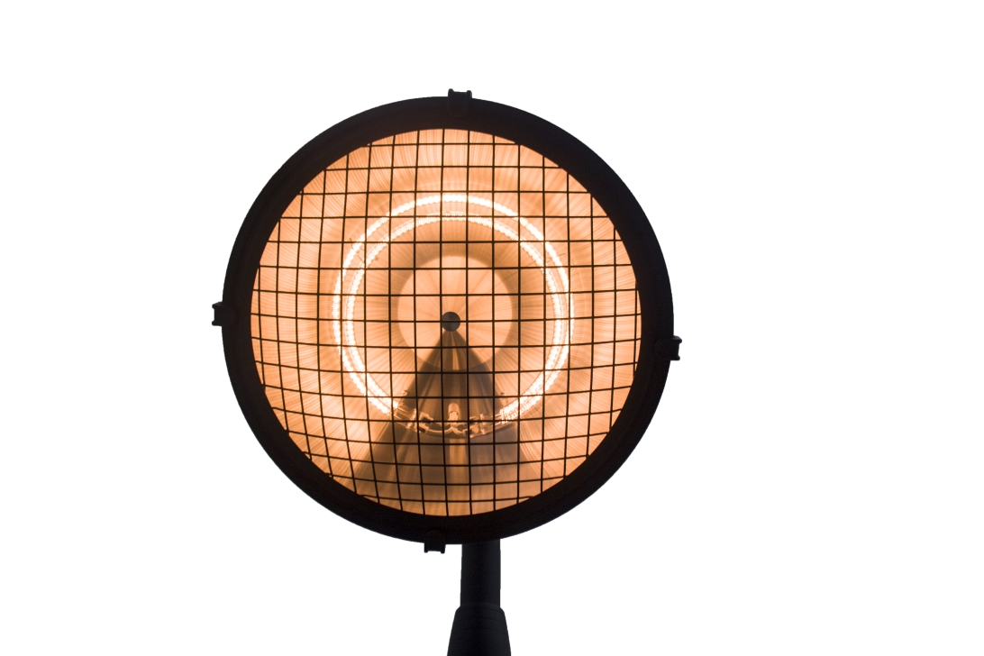 מחמם חוצות חשמלי מעוצב על עמוד שחור 37131